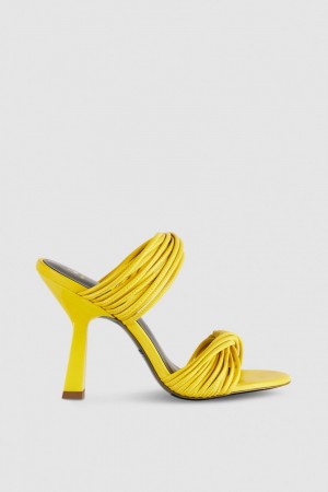 Patrizia Pepe Heeled Sandal In Smooth Leather With Gold-colored Mini Logo Geel | IYT213785